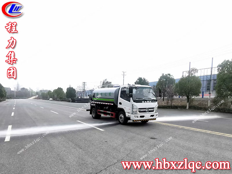 清明煙雨細(xì)——湖北程力凱馬6方灑水車(chē)風(fēng)雨不誤，在線(xiàn)試車(chē)。
