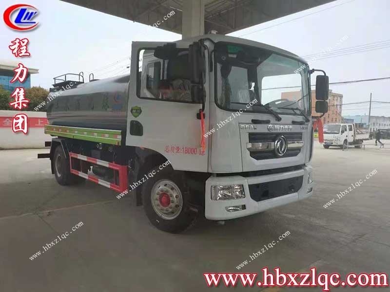 程力集團東風D9灑水車發(fā)車了，山東濰坊客戶夫妻倆開上愛車回家啦